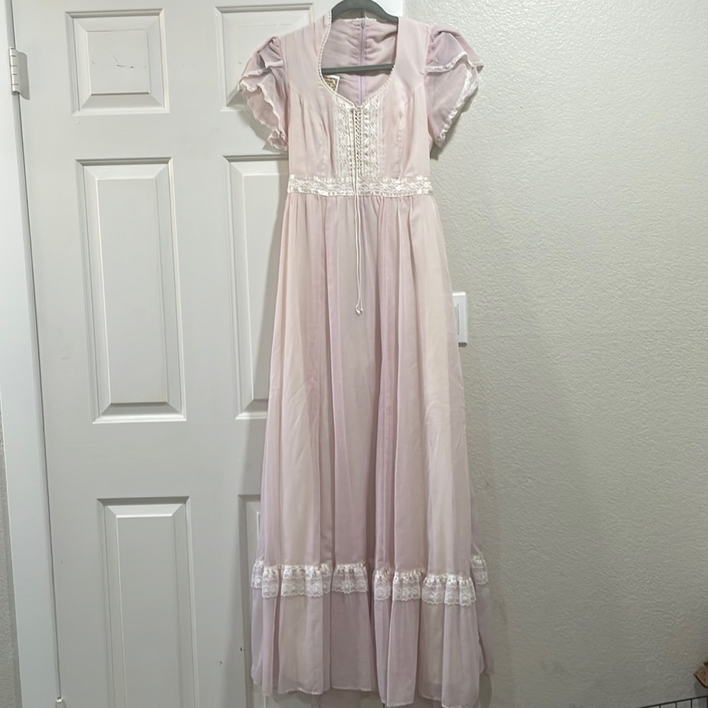 Vintage 1970s Gunne Sax short sleeve lace prairie tiered dress